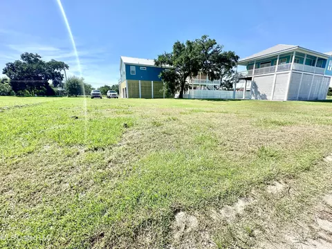 125 Vista Dr, Pass Christian, MS 39571