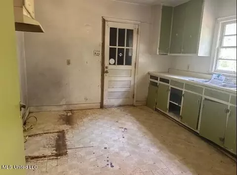Kitchen - 772 Broadmoor Dr, Jackson, MS 39206 photo 1 of 1