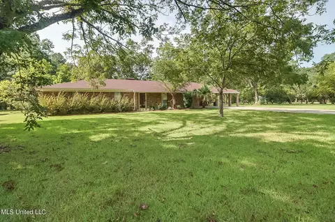 4008 Sentinel Dr, Escatawpa, MS 39552