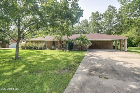 Exterior - 4008 Sentinel Dr, Escatawpa, MS 39552 photo 2 of 10