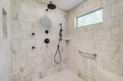 Bath - 4008 Sentinel Dr, Escatawpa, MS 39552 photo 5 of 5