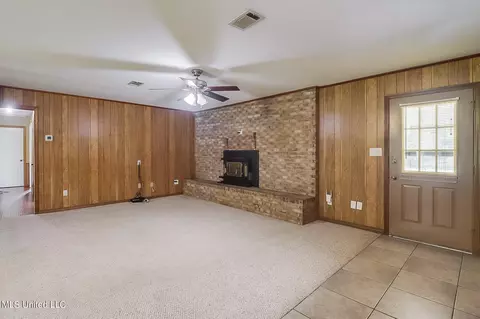 Living - 4008 Sentinel Dr, Escatawpa, MS 39552 photo 5 of 5
