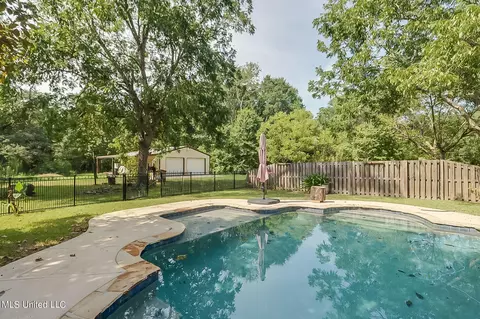 Exterior - 4008 Sentinel Dr, Escatawpa, MS 39552 photo 4 of 10