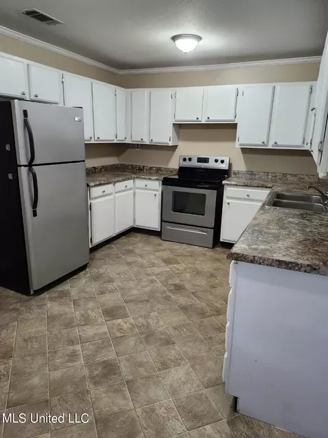 Kitchen - 7733 Carter Rd, Moss Point, MS 39562 photo 1 of 1
