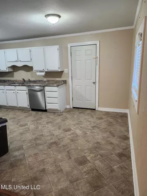 Entry Way - 7733 Carter Rd, Moss Point, MS 39562 photo 1 of 1