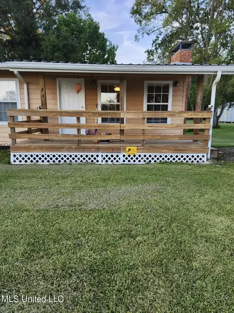 7733 Carter Rd, Moss Point, MS 39562