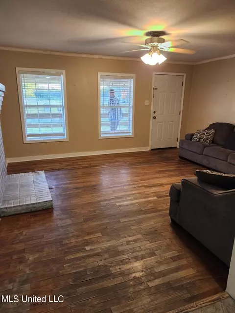 Living - 7733 Carter Rd, Moss Point, MS 39562 photo 1 of 2