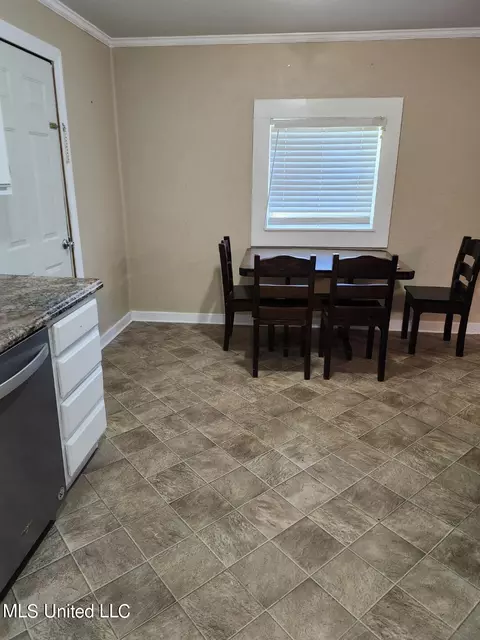 Dining - 7733 Carter Rd, Moss Point, MS 39562 photo 1 of 1