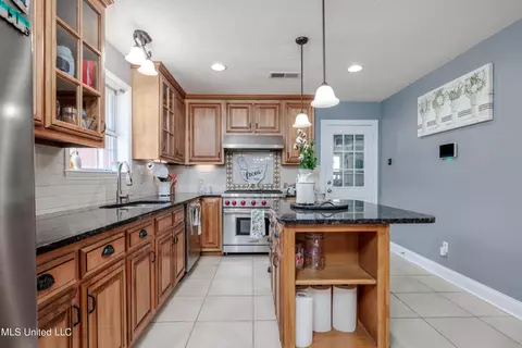 Kitchen - 5679 Peyton Rd, Coldwater, MS 38618 photo 2 of 3