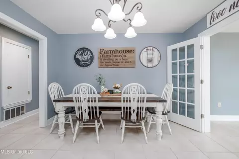 Dining - 5679 Peyton Rd, Coldwater, MS 38618 photo 1 of 2