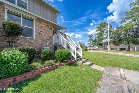 409 Highpoint Dr, Diamondhead, MS 39525 photo 2
