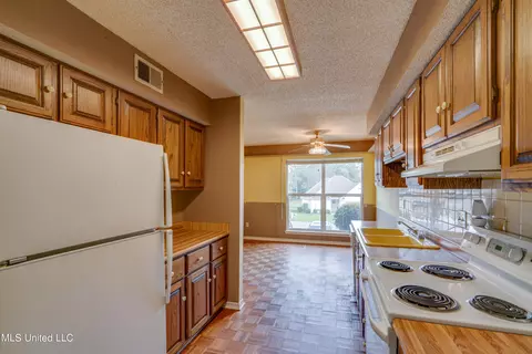 409 Highpoint Dr, Diamondhead, MS 39525 photo 15