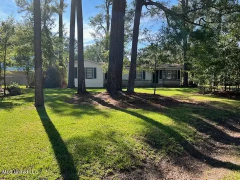 6505 Woodland Dr, Ocean Springs, MS 39564