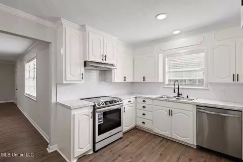 Kitchen - 5912 Whitestone Rd, Jackson, MS 39206 photo 1 of 2