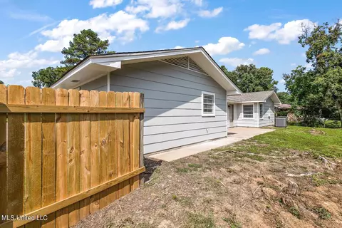 Exterior - 5912 Whitestone Rd, Jackson, MS 39206 photo 3 of 7
