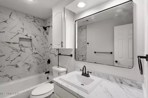 Bath - 5912 Whitestone Rd, Jackson, MS 39206 photo 1 of 3