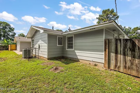 Exterior - 5912 Whitestone Rd, Jackson, MS 39206 photo 6 of 7
