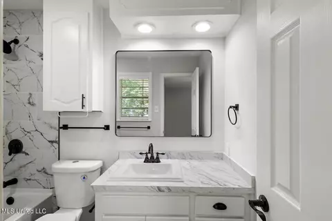 Bath - 5912 Whitestone Rd, Jackson, MS 39206 photo 2 of 3