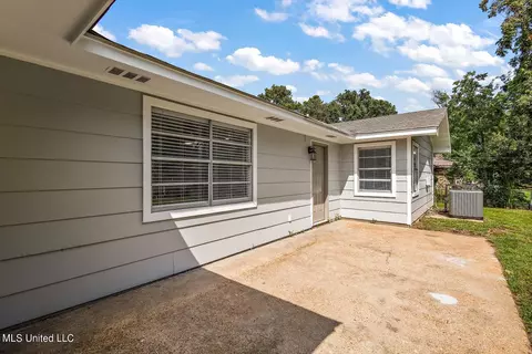 Exterior - 5912 Whitestone Rd, Jackson, MS 39206 photo 4 of 7