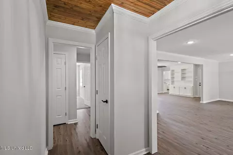 Entry Way - 5912 Whitestone Rd, Jackson, MS 39206 photo 2 of 2