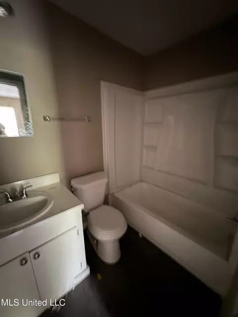 Bath - 1771 Casteel Dr, Jackson, MS 39204 photo 2 of 2