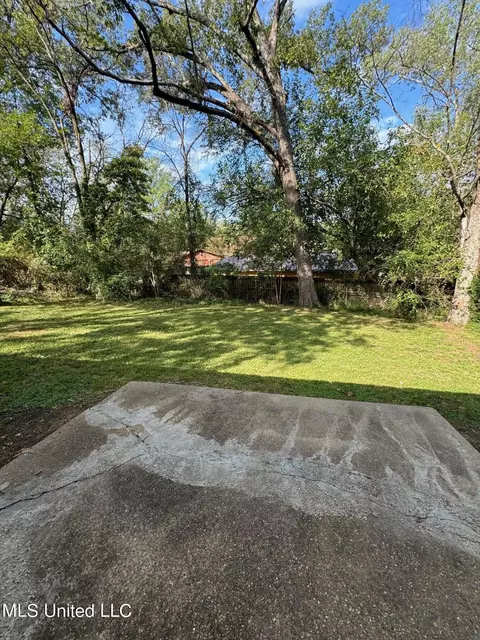 Exterior - 1771 Casteel Dr, Jackson, MS 39204 photo 2 of 3