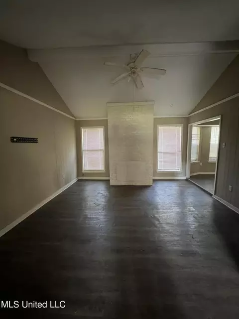 Living - 1771 Casteel Dr, Jackson, MS 39204 photo 3 of 5