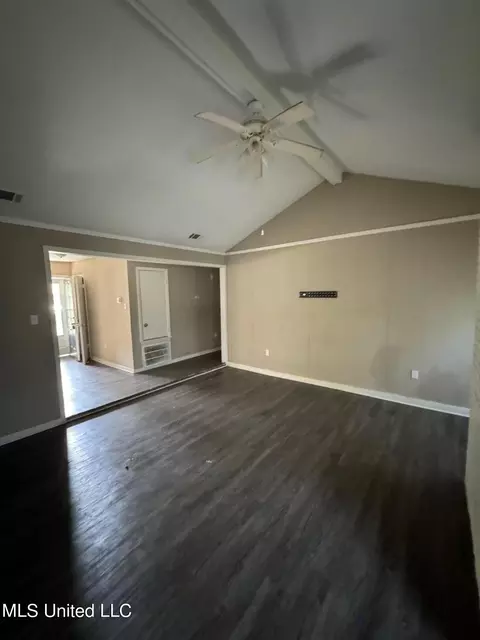 Living - 1771 Casteel Dr, Jackson, MS 39204 photo 2 of 5