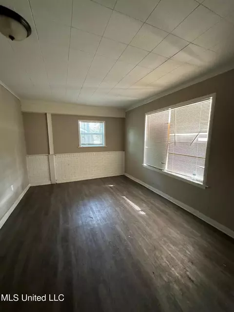 Living - 1771 Casteel Dr, Jackson, MS 39204 photo 4 of 5