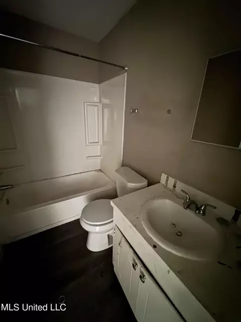 Bath - 1771 Casteel Dr, Jackson, MS 39204 photo 1 of 2