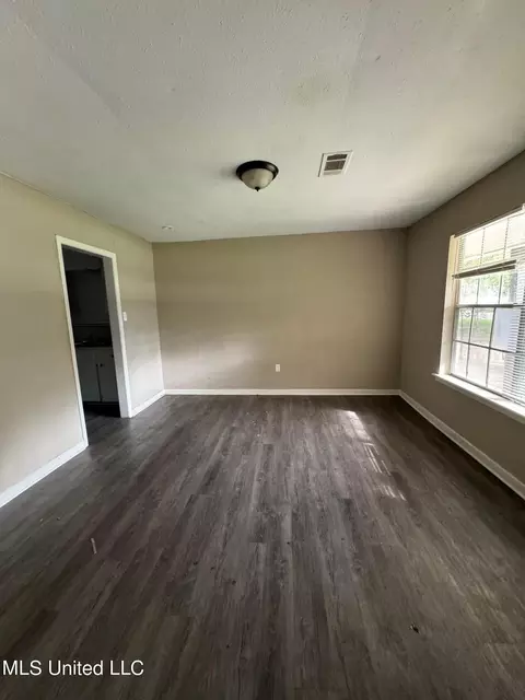 Living - 1771 Casteel Dr, Jackson, MS 39204 photo 1 of 5