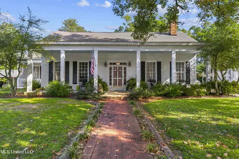 361 E Peace St, Canton, MS 39046
