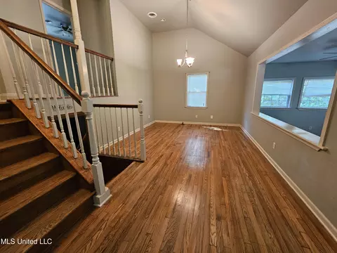 Living - 3035 Spruce Cv, Hernando, MS 38632 photo 2 of 4