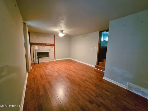 Living - 3035 Spruce Cv, Hernando, MS 38632 photo 4 of 4