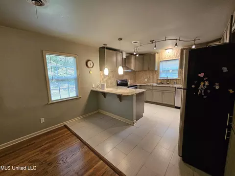 Kitchen - 3035 Spruce Cv, Hernando, MS 38632 photo 2 of 4