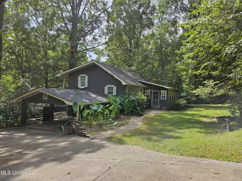 Exterior - 3035 Spruce Cv, Hernando, MS 38632 photo 4 of 17