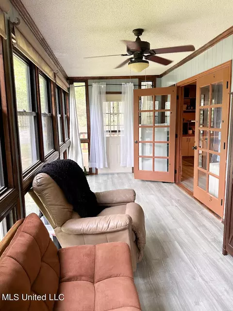 Exterior - 8953 S Thunderbird Dr, Hernando, MS 38632 photo 3 of 4