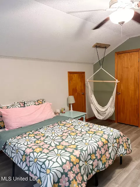 Bedroom - 8953 S Thunderbird Dr, Hernando, MS 38632 photo 2 of 3