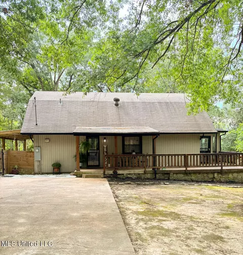 8953 S Thunderbird Dr, Hernando, MS 38632