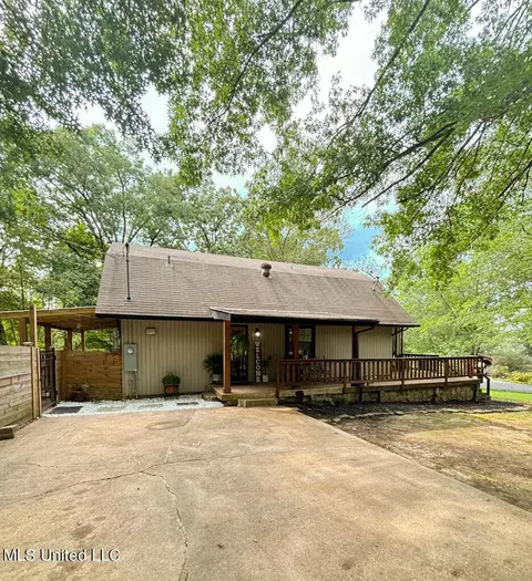 Exterior - 8953 S Thunderbird Dr, Hernando, MS 38632 photo 2 of 4