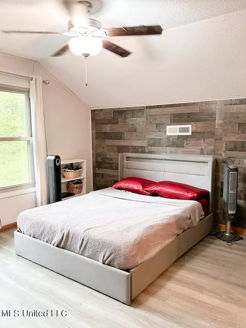 Bedroom - 8953 S Thunderbird Dr, Hernando, MS 38632 photo 3 of 3
