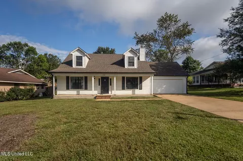 7098 Grove Park Cv, Olive Branch, MS 38654