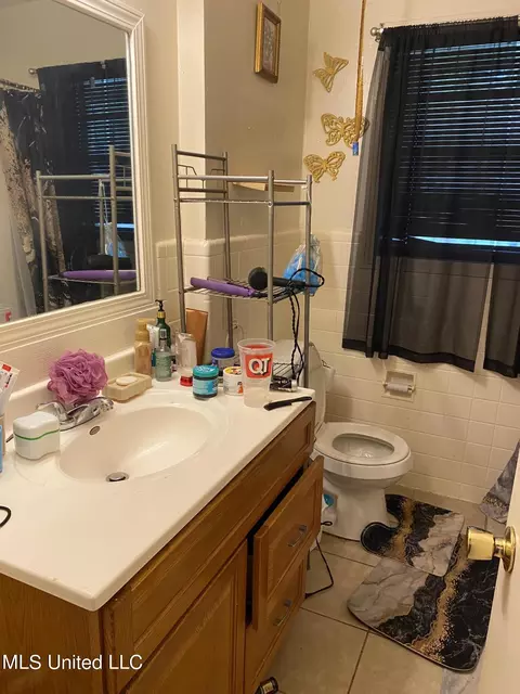 Bath - 1435 Brinoy Dr, Jackson, MS 39204 photo 2 of 2