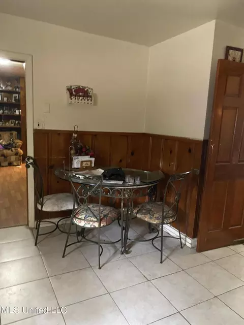Dining - 1435 Brinoy Dr, Jackson, MS 39204 photo 1 of 1
