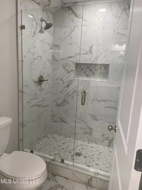 Bath - 9092 Bennett Trl, Hernando, MS 38632 photo 6 of 6