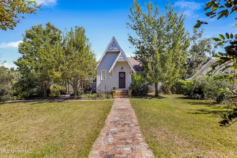 505 N 2nd St, Bay Saint Louis, MS 39520