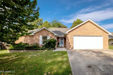 1928 Bayside Dr, Biloxi, MS 39532