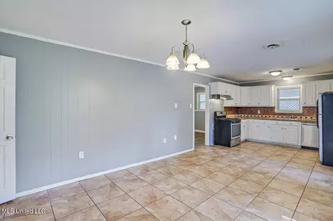 Dining - 5157 Parkway Dr, Jackson, MS 39211 photo 1 of 1