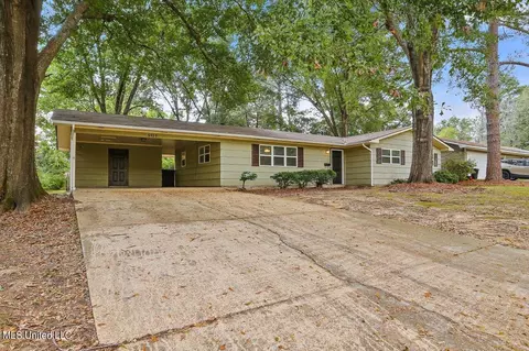 Exterior - 5157 Parkway Dr, Jackson, MS 39211 photo 3 of 8