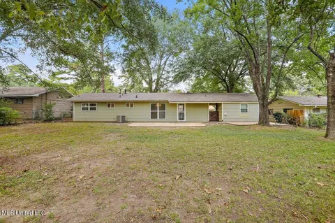 Exterior - 5157 Parkway Dr, Jackson, MS 39211 photo 6 of 8